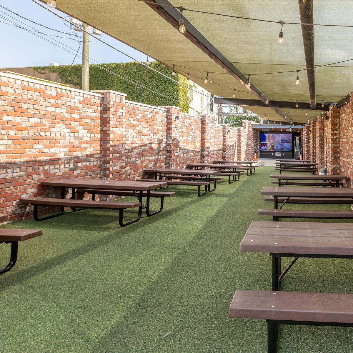 Dine In and Enjoy the Outdoors
